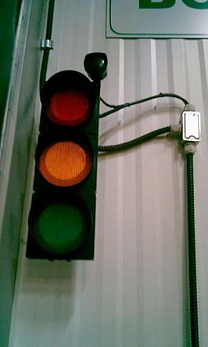 Semáforo com sensores para doca Semáforo com sensores para doca